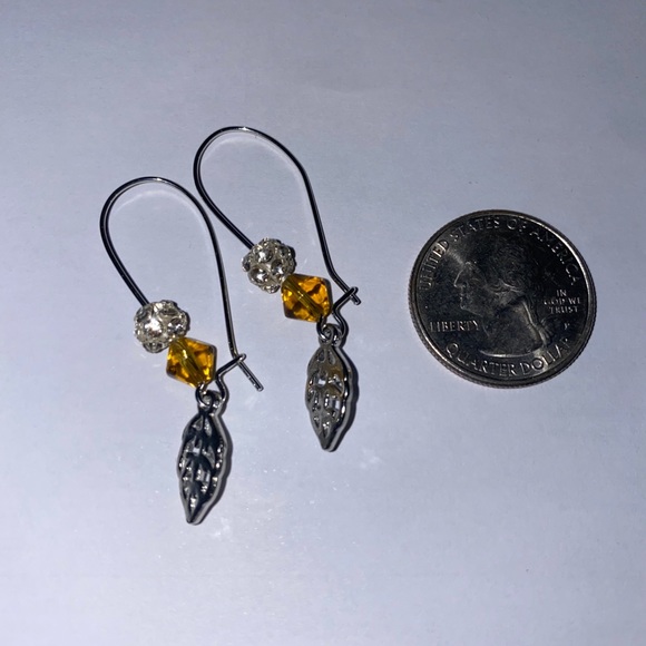 GOLD FEATHER EARRINGS - Picture 3 of 3